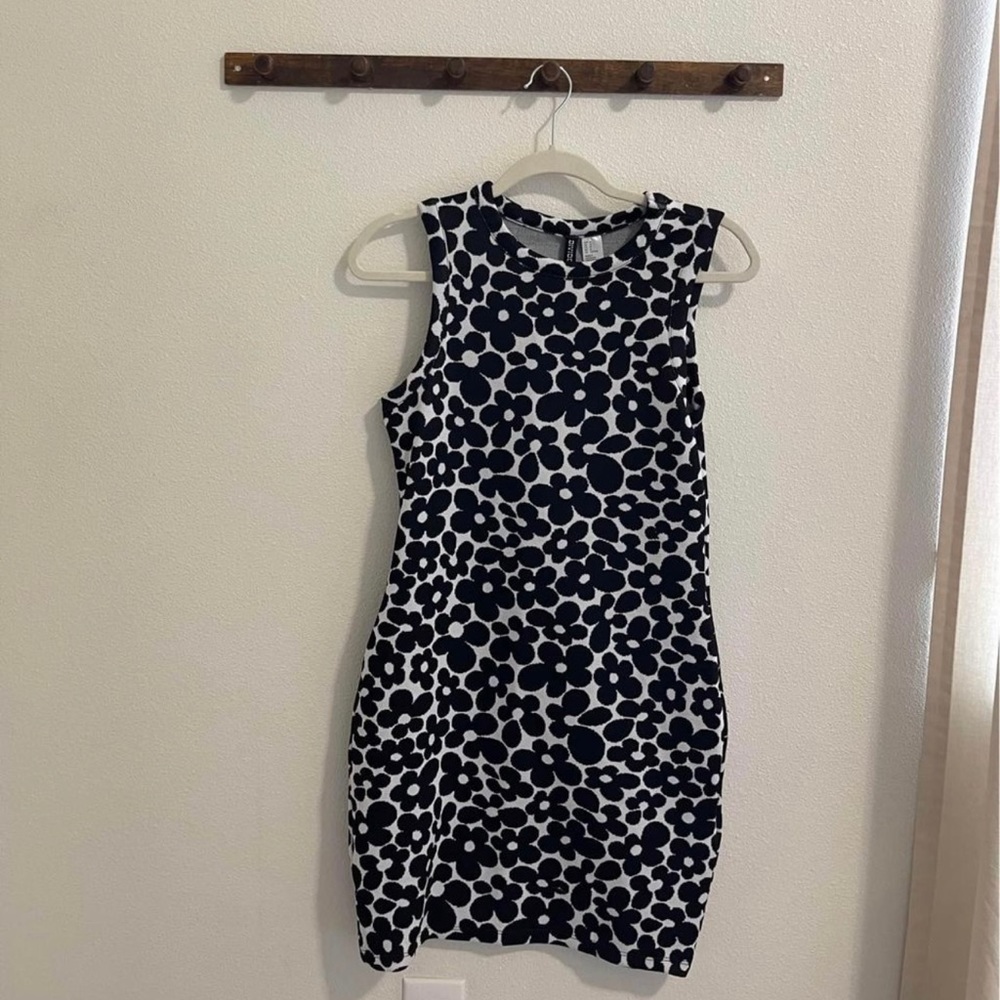 NEW WITH TAGS H&M flower dress